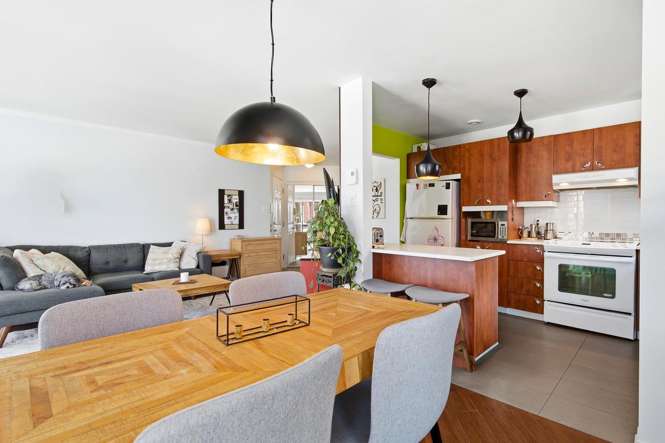 Dinette - 202-140 Rue Parent, Longueuil (Greenfield Park), QC - Indoor