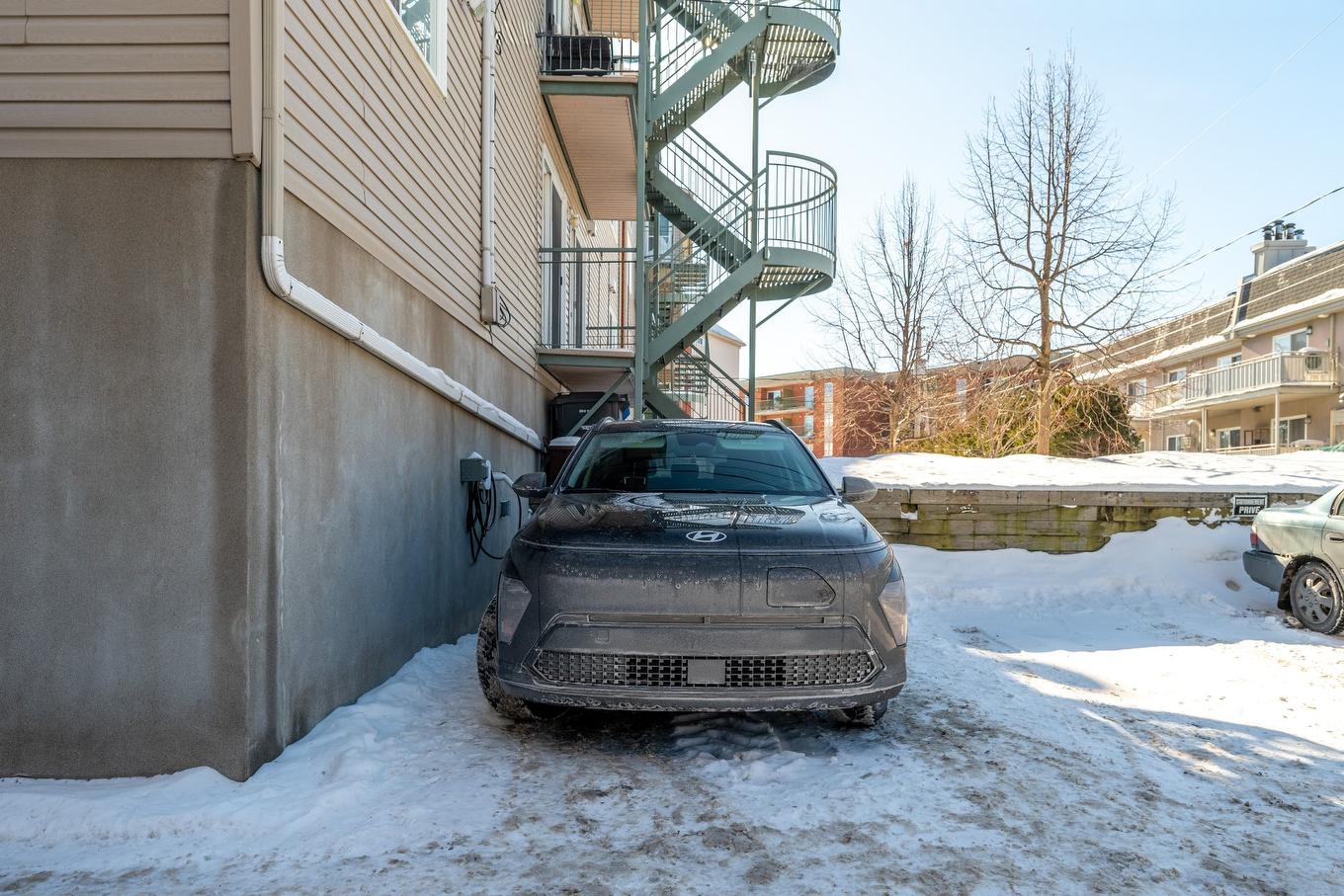 Parking - 202-140 Rue Parent, Longueuil (Greenfield Park), QC - Outdoor