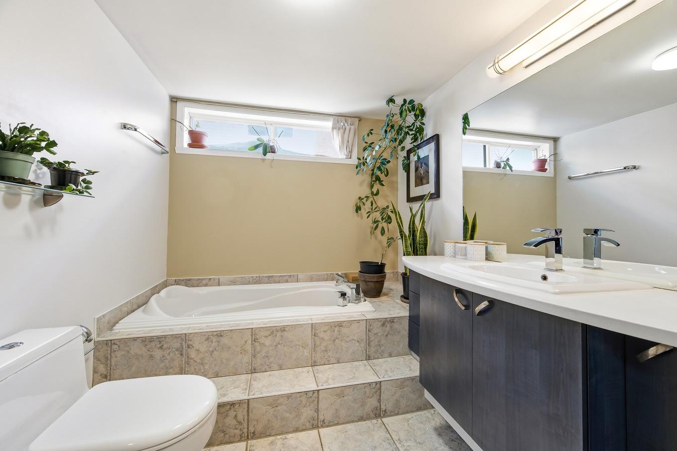 Bathroom - 202-140 Rue Parent, Longueuil (Greenfield Park), QC - Indoor Photo Showing Bathroom