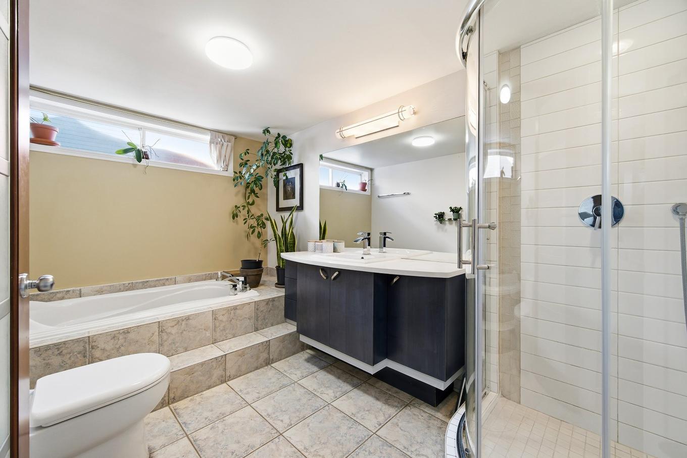 Bathroom - 202-140 Rue Parent, Longueuil (Greenfield Park), QC - Indoor Photo Showing Bathroom