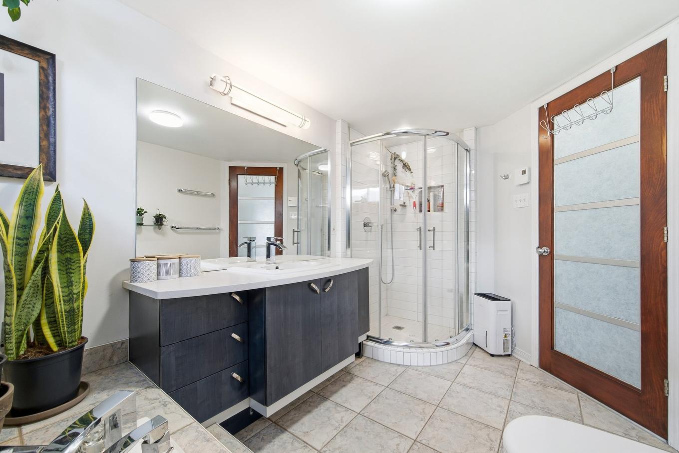 Bathroom - 202-140 Rue Parent, Longueuil (Greenfield Park), QC - Indoor Photo Showing Bathroom