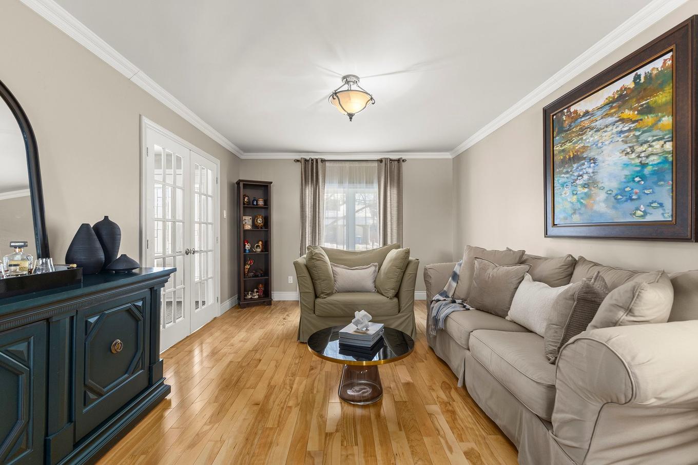 Living room - 28 Rue Eaton, Kirkland, QC - Indoor Photo Showing Living Room
