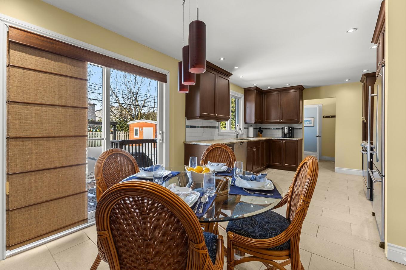 Kitchen - 28 Rue Eaton, Kirkland, QC - Indoor Photo Showing Dining Room