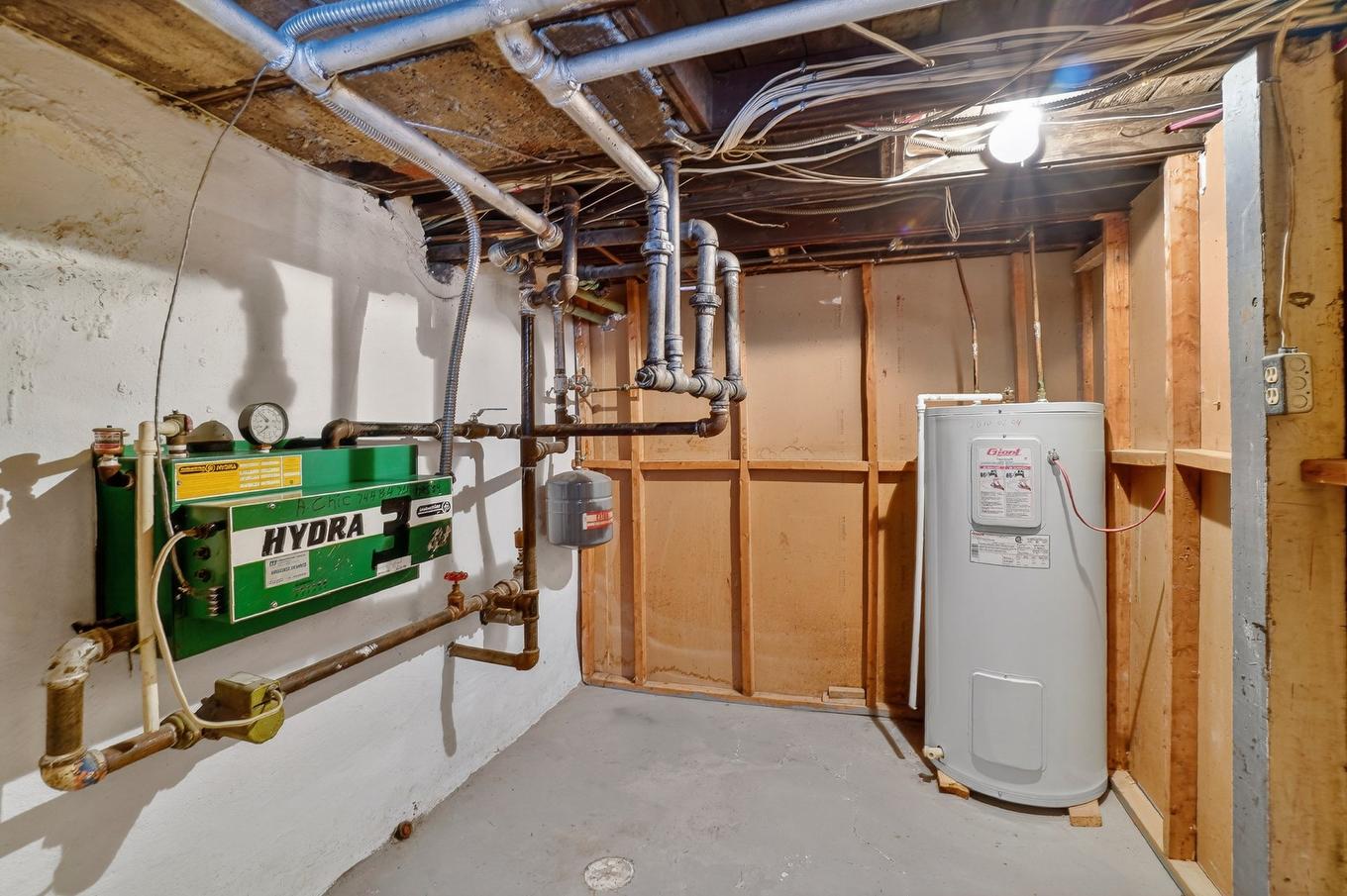 Rangement - 5515 Boul. Henri-Bourassa O., Montréal (Saint-Laurent), QC - Indoor Photo Showing Basement