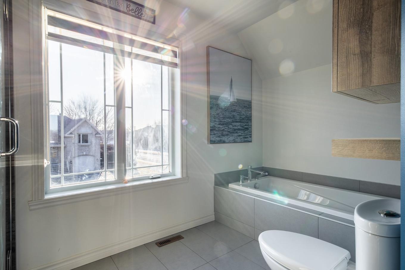 Bathroom - 66 Rue De L'Impératrice, Saint-Jean-Sur-Richelieu, QC - Indoor Photo Showing Bathroom