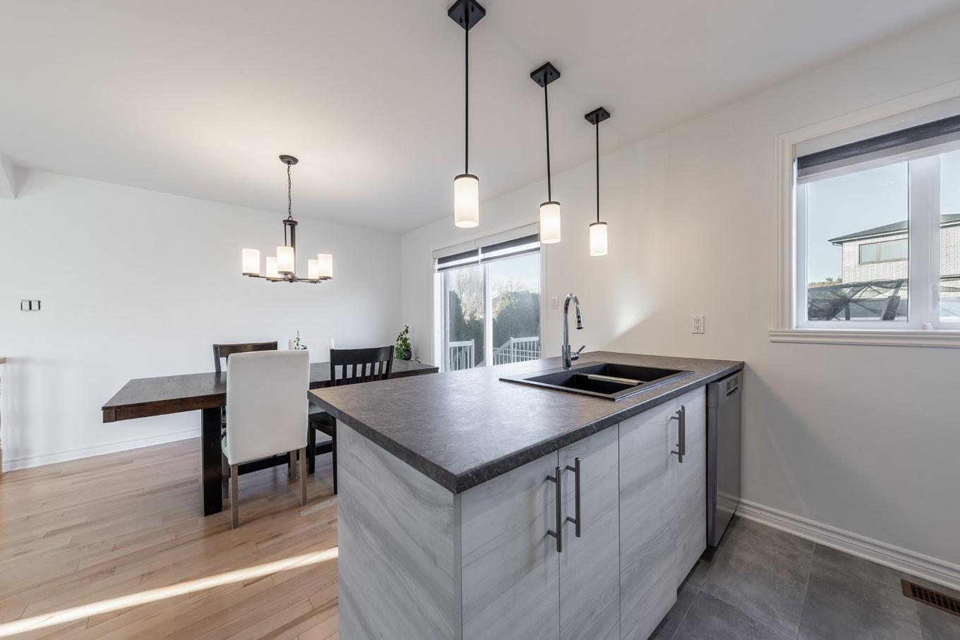 Kitchen - 66 Rue De L'Impératrice, Saint-Jean-Sur-Richelieu, QC - Indoor Photo Showing Kitchen With Double Sink