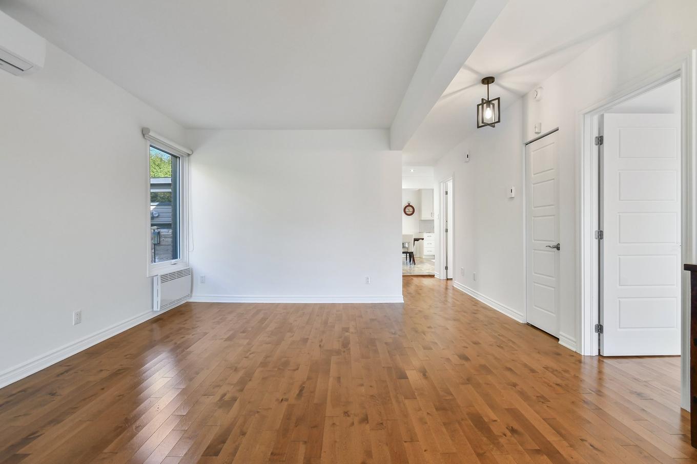Living room - 9453 Rue Parthenais, Montréal (Villeray/Saint-Michel/Parc-Extension), QC - Indoor Photo Showing Other Room