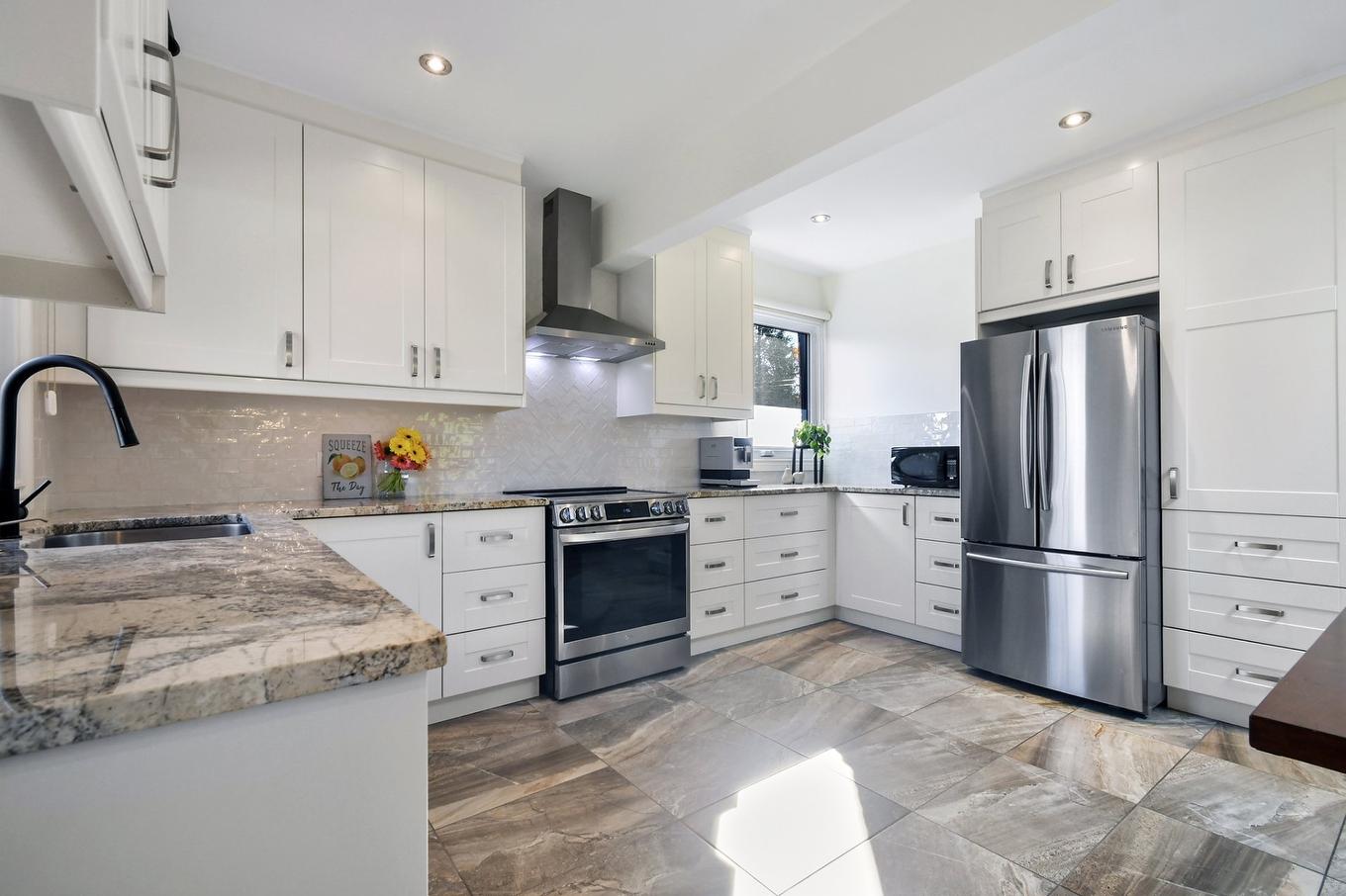 Kitchen - 9453 Rue Parthenais, Montréal (Villeray/Saint-Michel/Parc-Extension), QC - Indoor Photo Showing Kitchen With Upgraded Kitchen