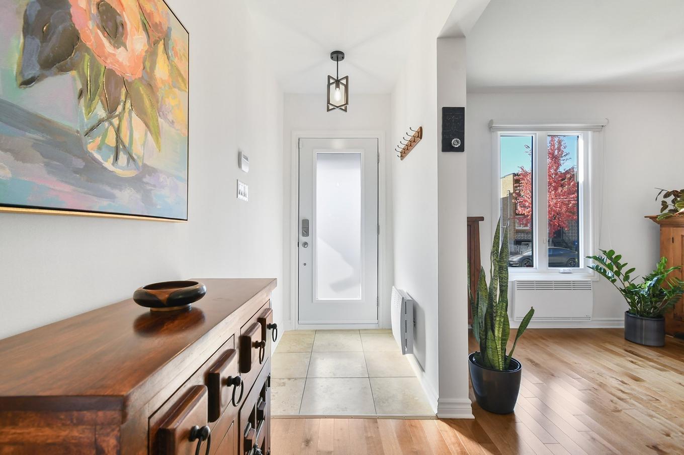 Hall - 9453 Rue Parthenais, Montréal (Villeray/Saint-Michel/Parc-Extension), QC - Indoor