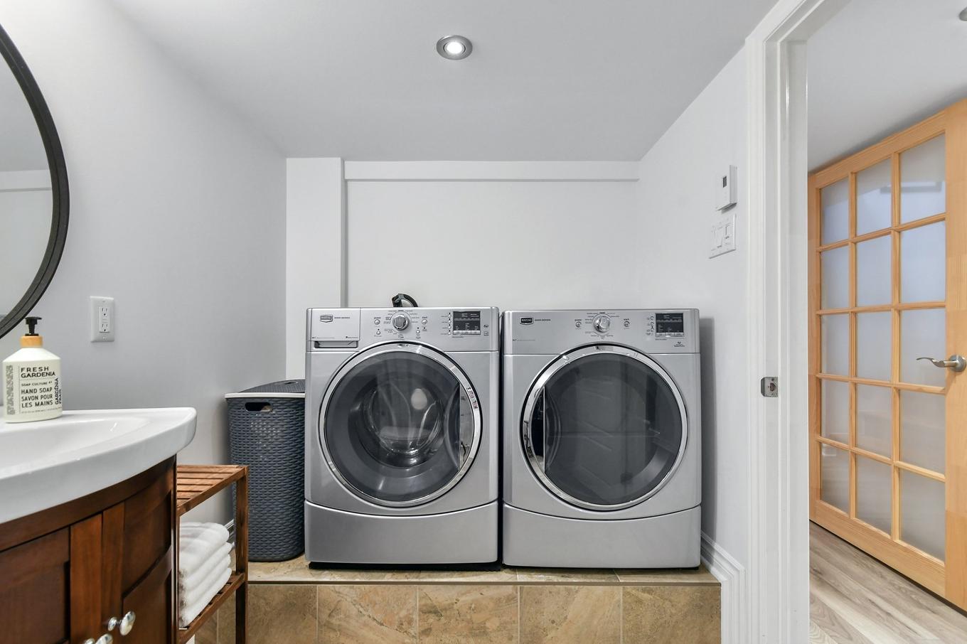 Laundry room - 9453 Rue Parthenais, Montréal (Villeray/Saint-Michel/Parc-Extension), QC - Indoor Photo Showing Laundry Room