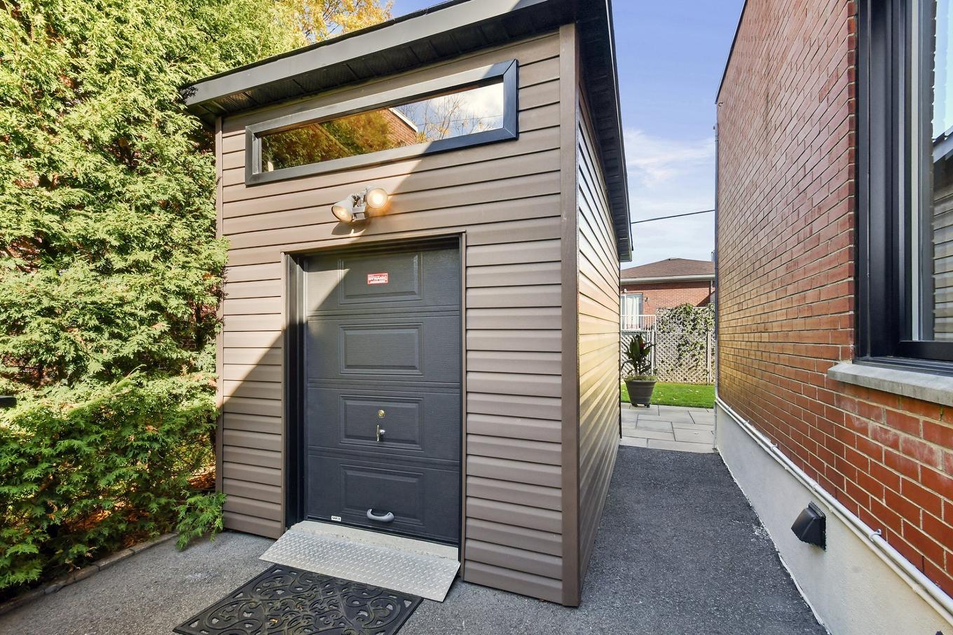 Shed - 9453 Rue Parthenais, Montréal (Villeray/Saint-Michel/Parc-Extension), QC - Outdoor With Exterior