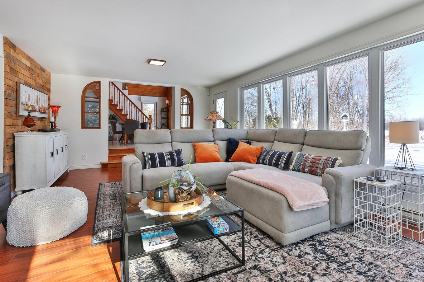 Living room - 1460 Rue Sheridan, Saint-Jean-Sur-Richelieu, QC - Indoor Photo Showing Living Room