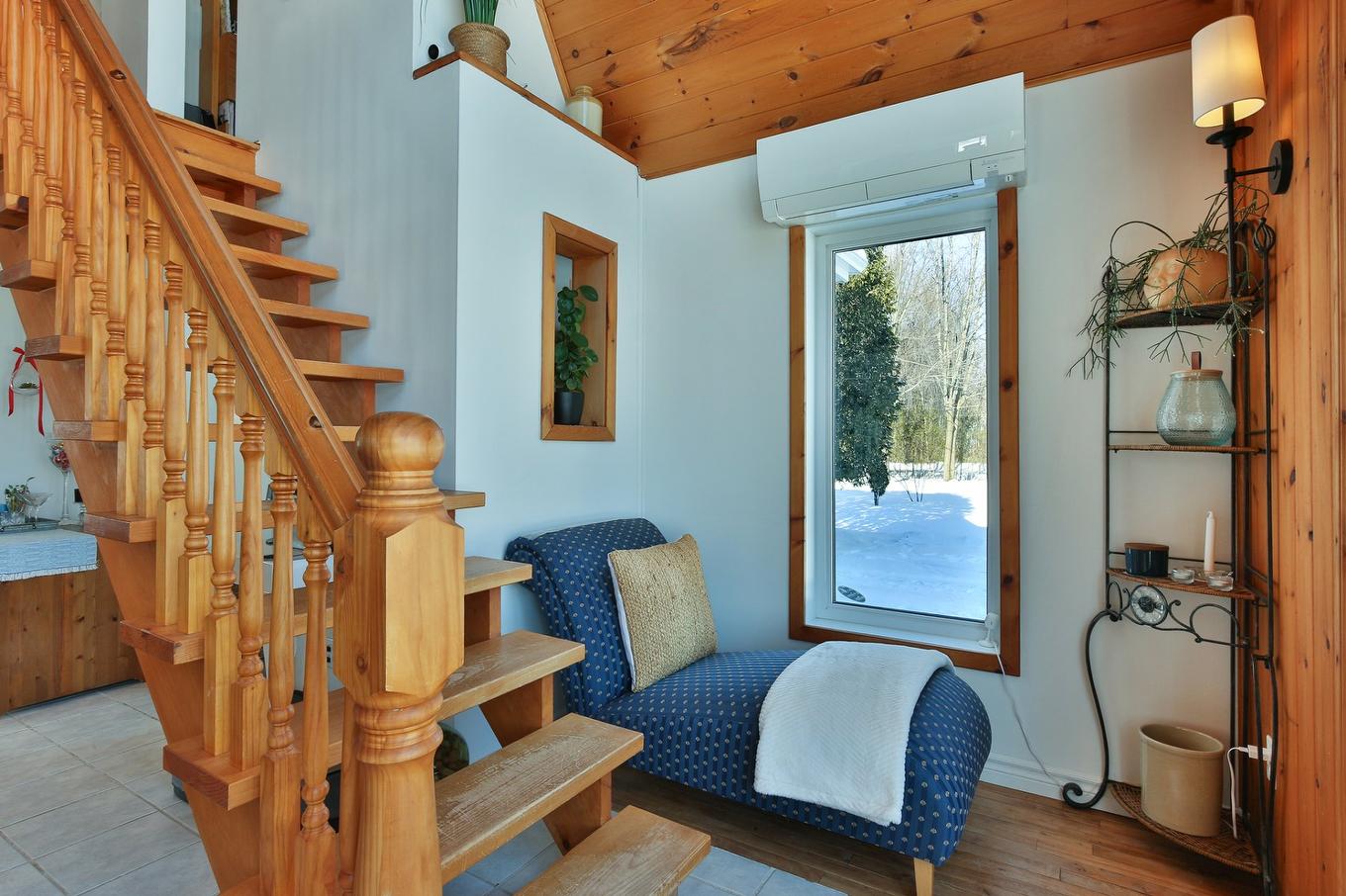 Den - 1460 Rue Sheridan, Saint-Jean-Sur-Richelieu, QC - Indoor Photo Showing Other Room