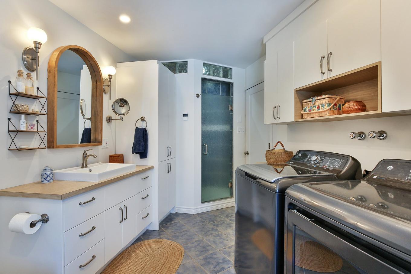 Bathroom - 1460 Rue Sheridan, Saint-Jean-Sur-Richelieu, QC - Indoor Photo Showing Laundry Room