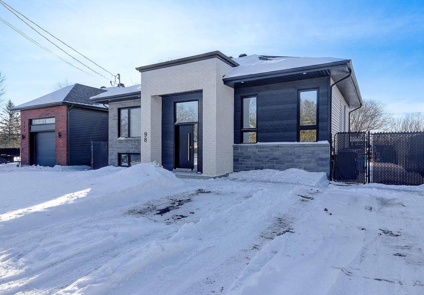 Frontage - 98 Rue Paquin, Saint-Jean-Sur-Richelieu, QC - Outdoor