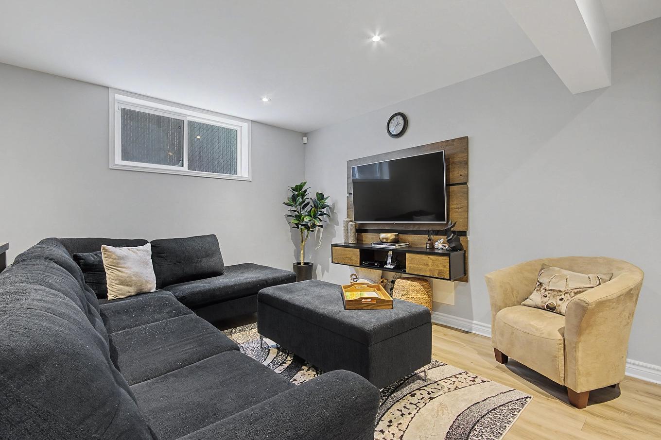 Family room - 98 Rue Paquin, Saint-Jean-Sur-Richelieu, QC - Indoor Photo Showing Living Room