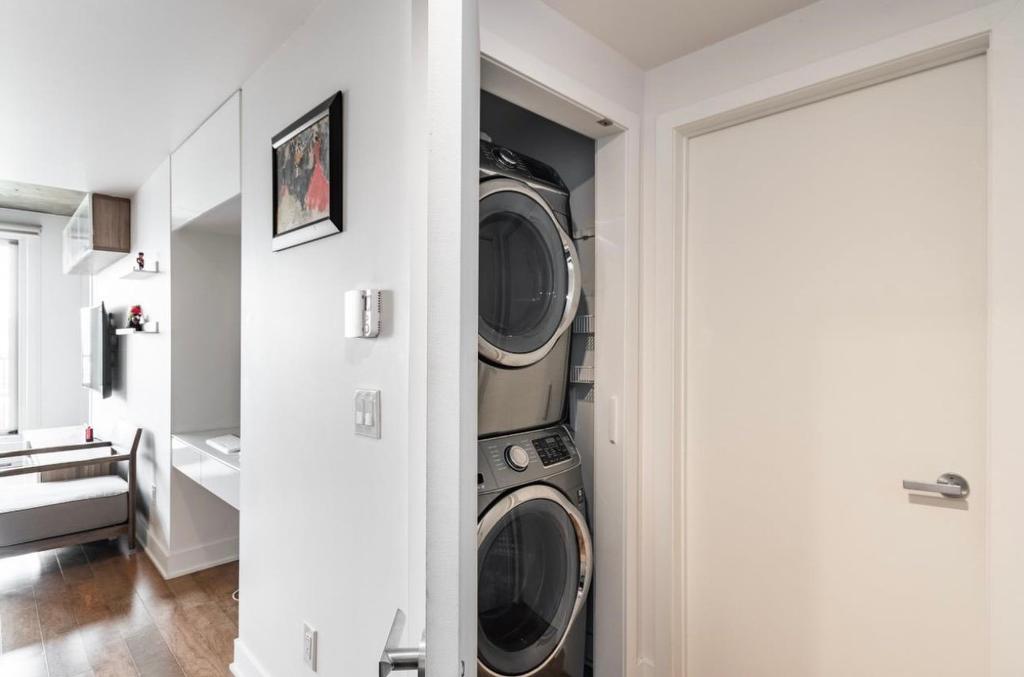Laundry room - 1110-235 Rue Peel, Montréal (Le Sud-Ouest), QC - Indoor Photo Showing Laundry Room