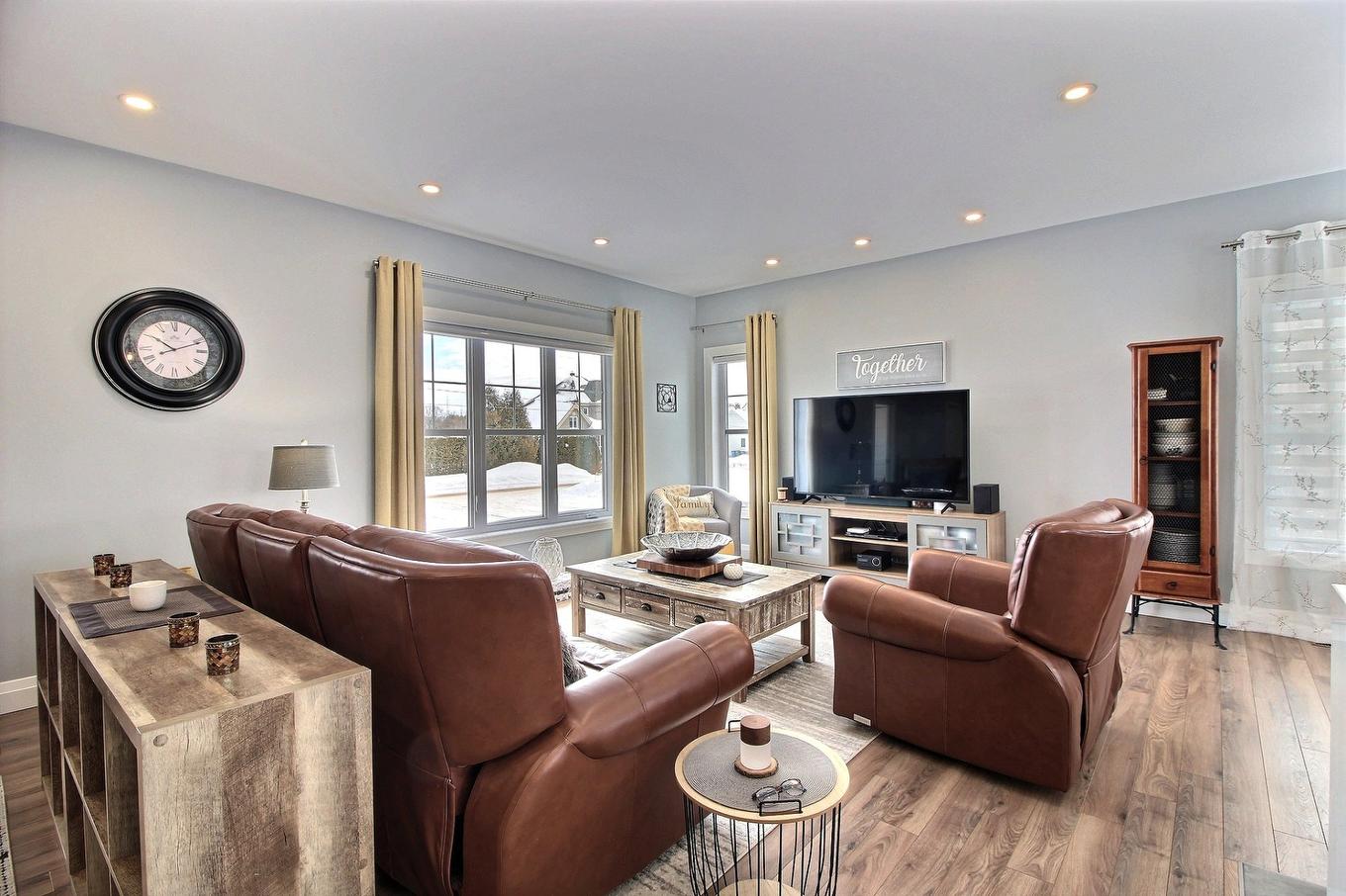 Living room - 18 Rue De Champlain, Saint-André-D'Argenteuil, QC - Indoor Photo Showing Living Room