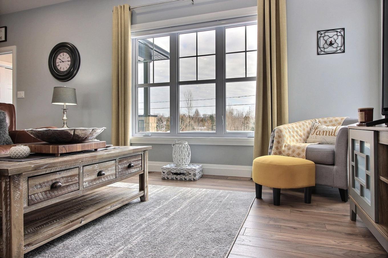 Living room - 18 Rue De Champlain, Saint-André-D'Argenteuil, QC - Indoor