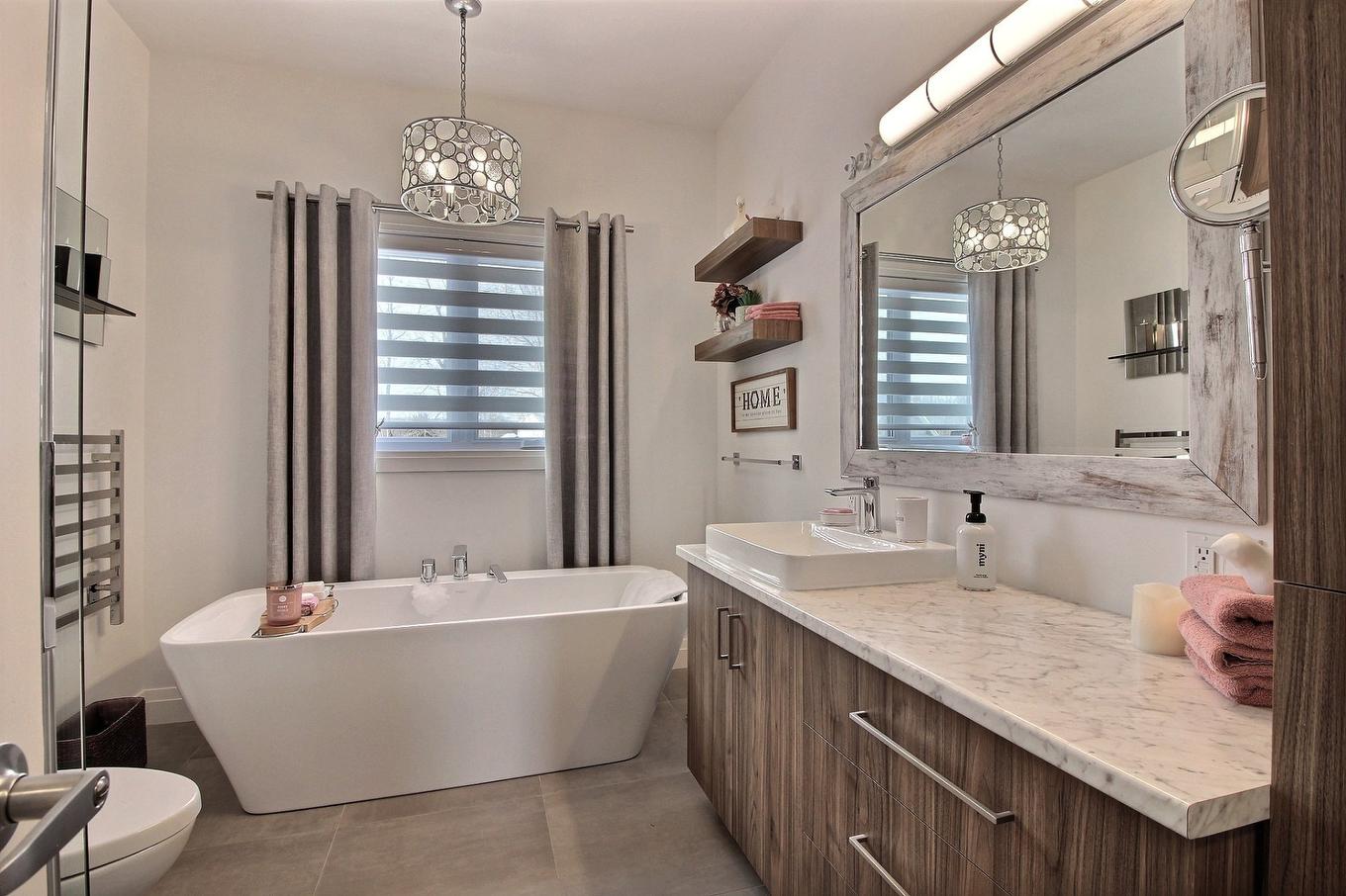 Bathroom - 18 Rue De Champlain, Saint-André-D'Argenteuil, QC - Indoor Photo Showing Bathroom