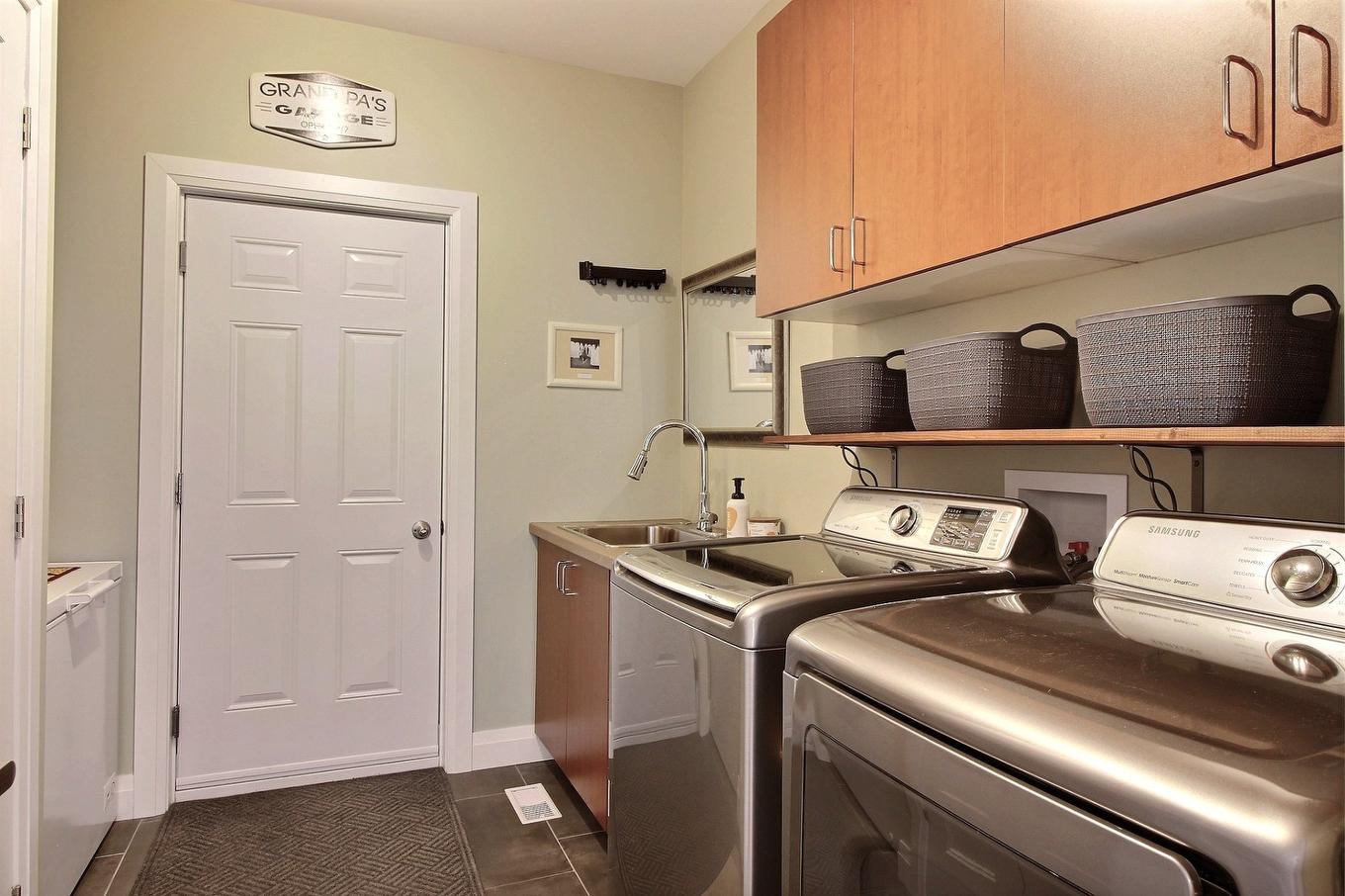 Laundry room - 18 Rue De Champlain, Saint-André-D'Argenteuil, QC - Indoor Photo Showing Laundry Room