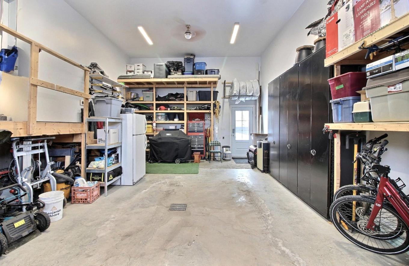 Garage - 18 Rue De Champlain, Saint-André-D'Argenteuil, QC - Indoor