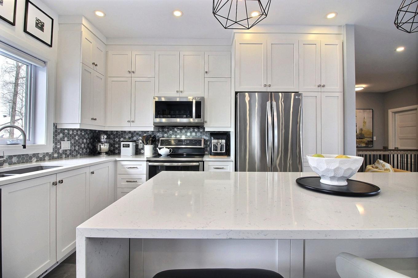 Kitchen - 18 Rue De Champlain, Saint-André-D'Argenteuil, QC - Indoor Photo Showing Kitchen With Upgraded Kitchen