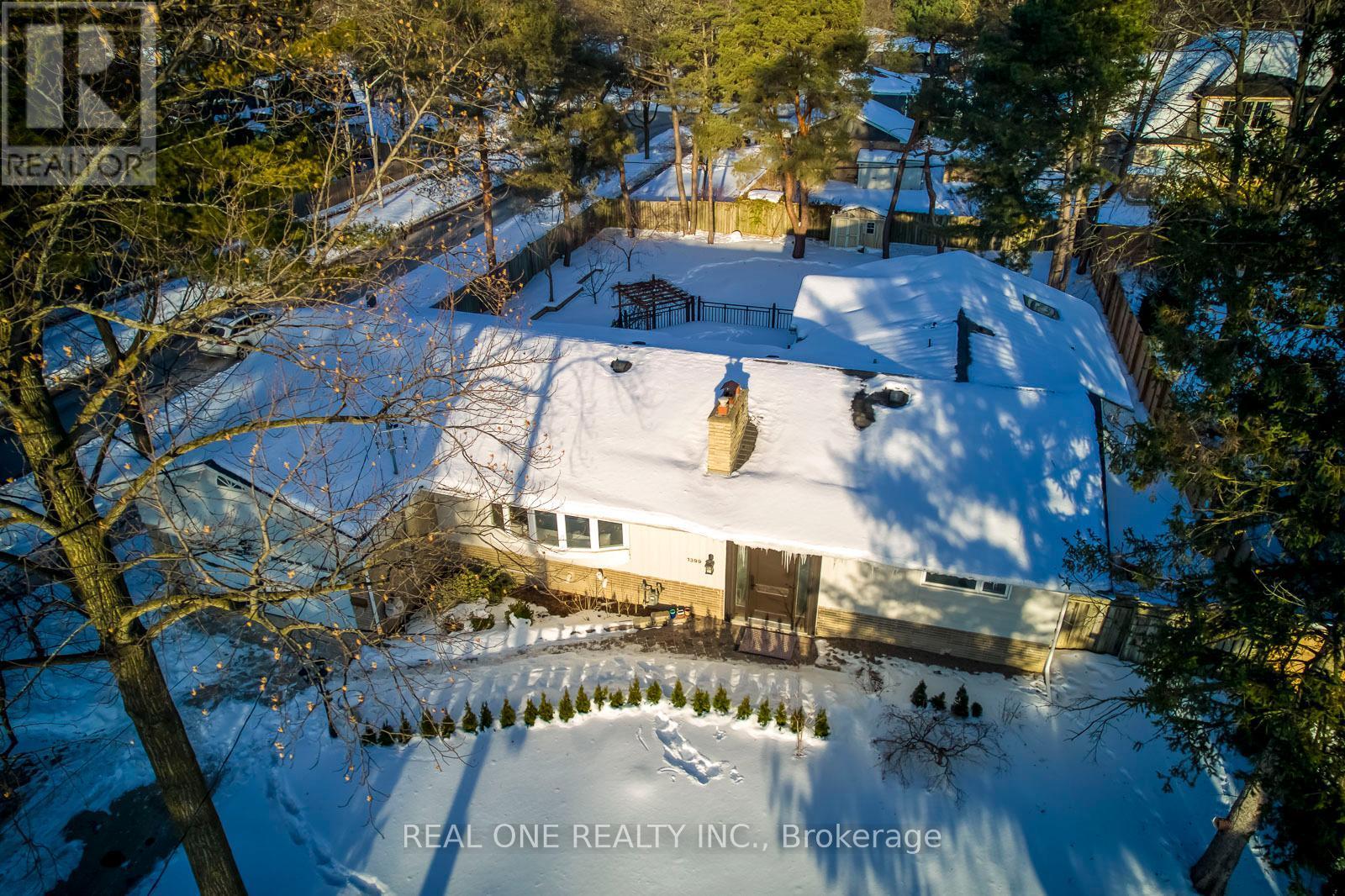 1399 Chriseden Drive, Mississauga, ON - Outdoor With View