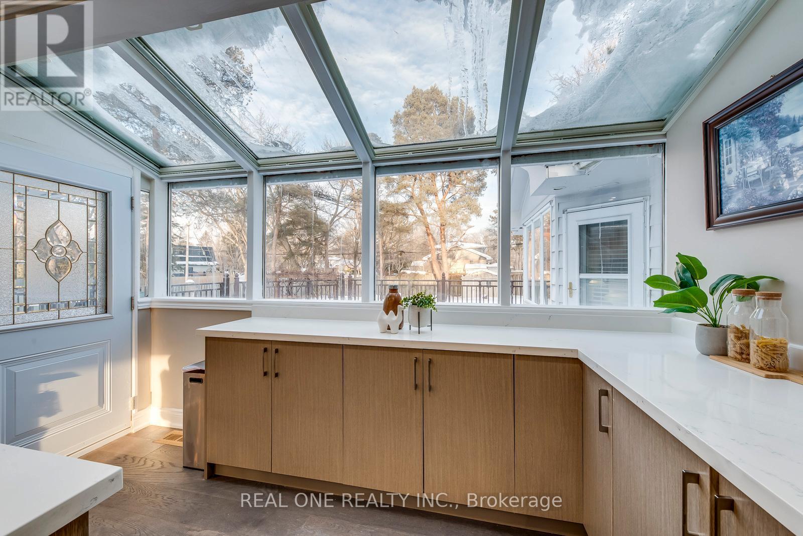 1399 Chriseden Drive, Mississauga, ON - Indoor Photo Showing Kitchen