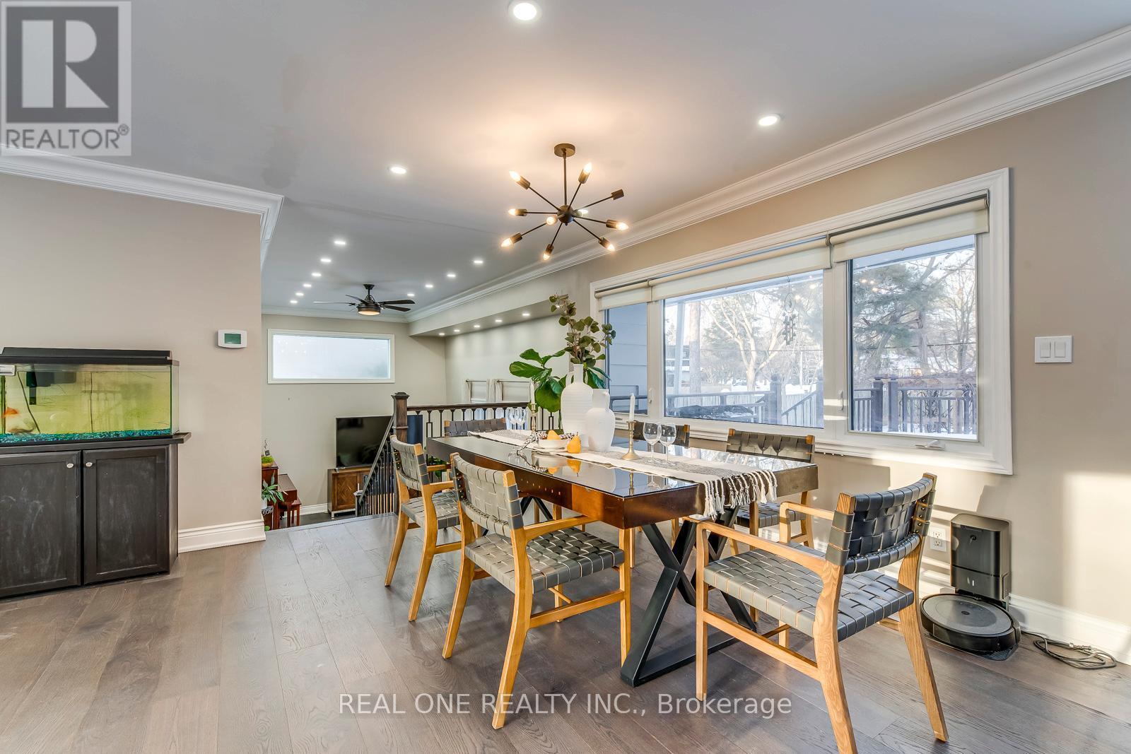 1399 Chriseden Drive, Mississauga, ON - Indoor Photo Showing Dining Room