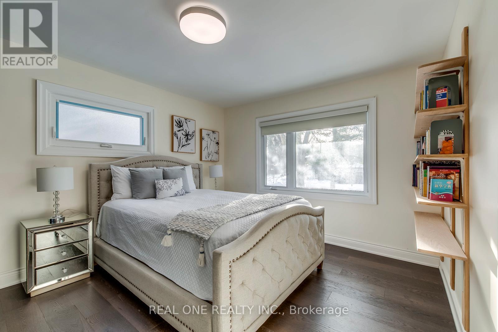 1399 Chriseden Drive, Mississauga, ON - Indoor Photo Showing Bedroom