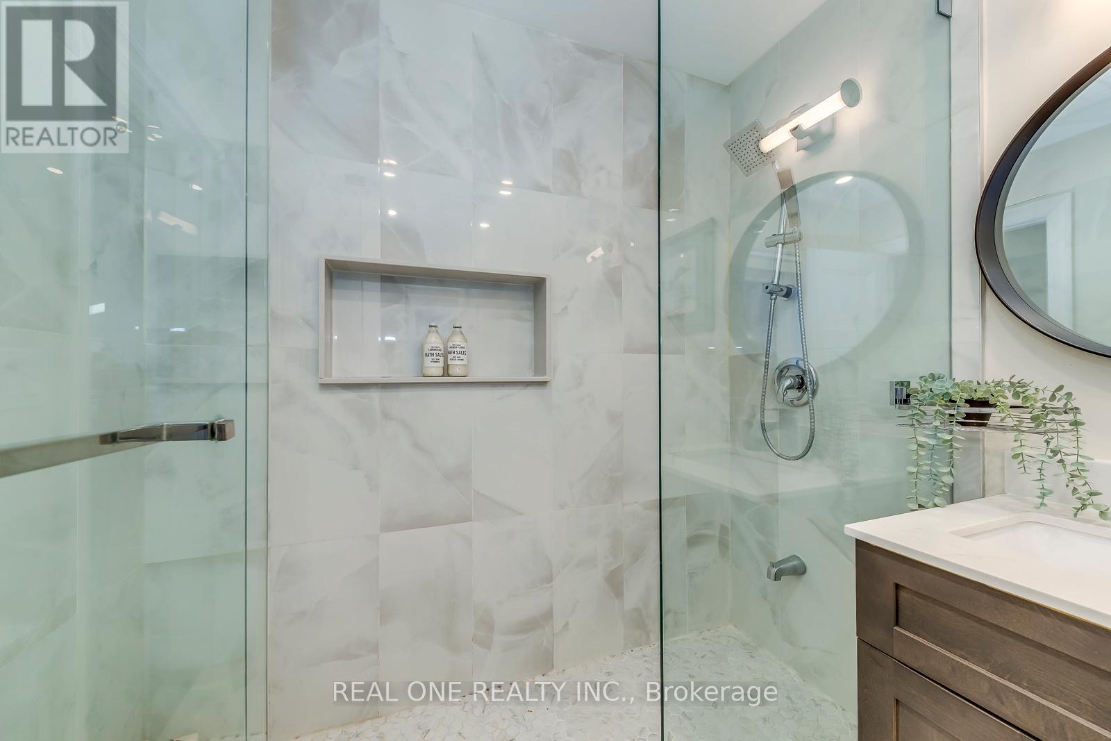 1399 Chriseden Drive, Mississauga, ON - Indoor Photo Showing Bathroom