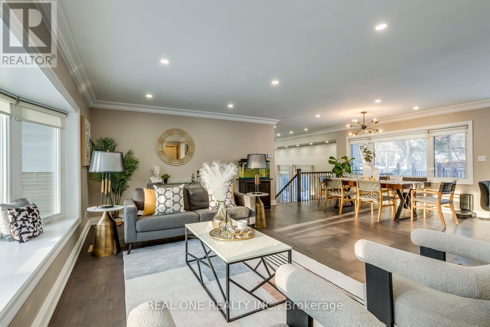1399 Chriseden Drive, Mississauga, ON - Indoor Photo Showing Living Room