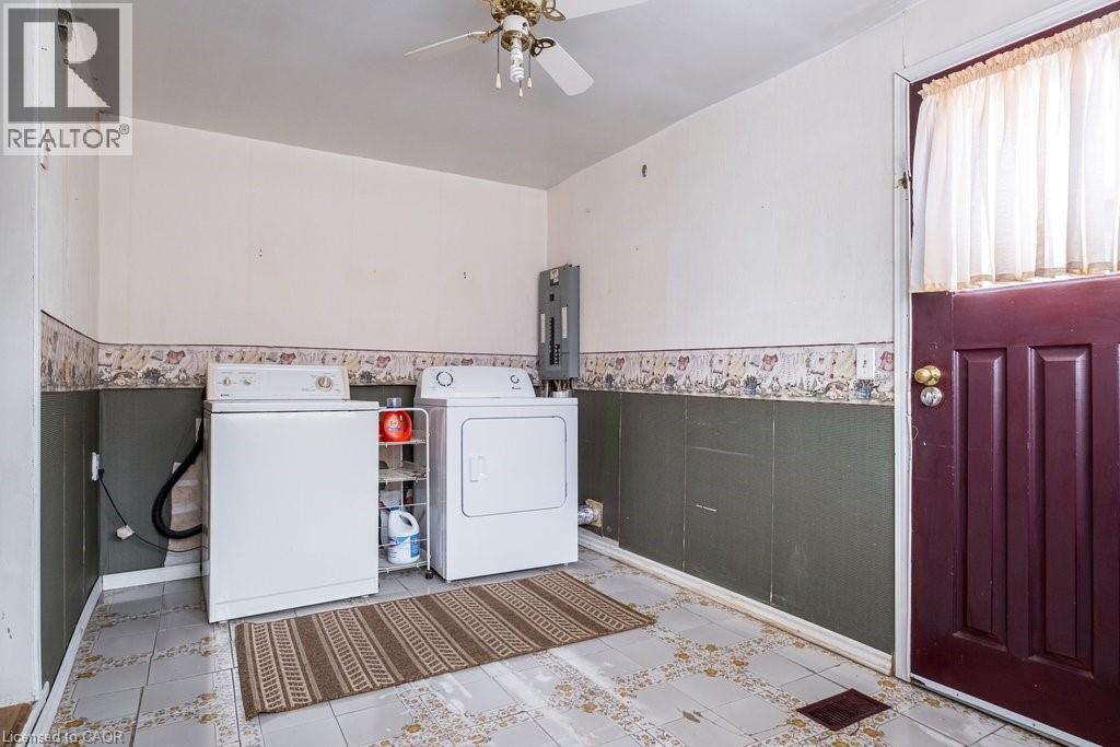 50 Macaulay Street W, Hamilton, ON - Indoor Photo Showing Laundry Room