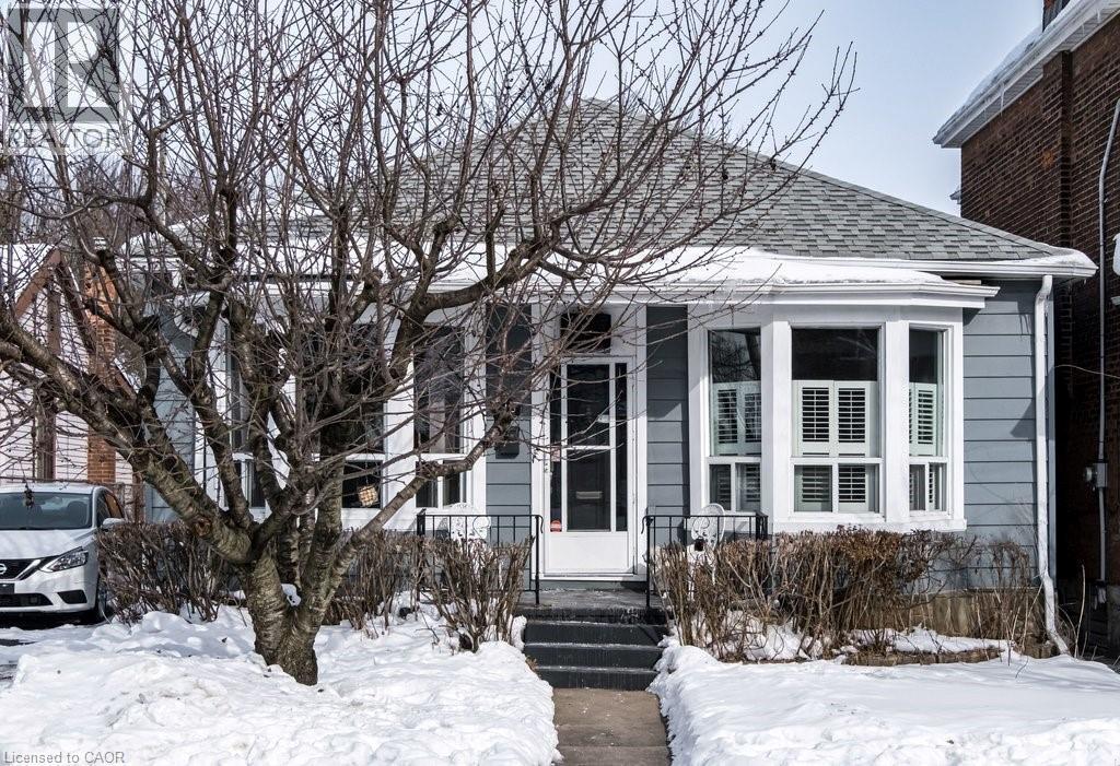 50 Macaulay Street W, Hamilton, ON - Outdoor