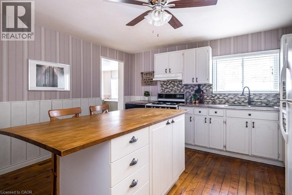 50 Macaulay Street W, Hamilton, ON - Indoor Photo Showing Kitchen