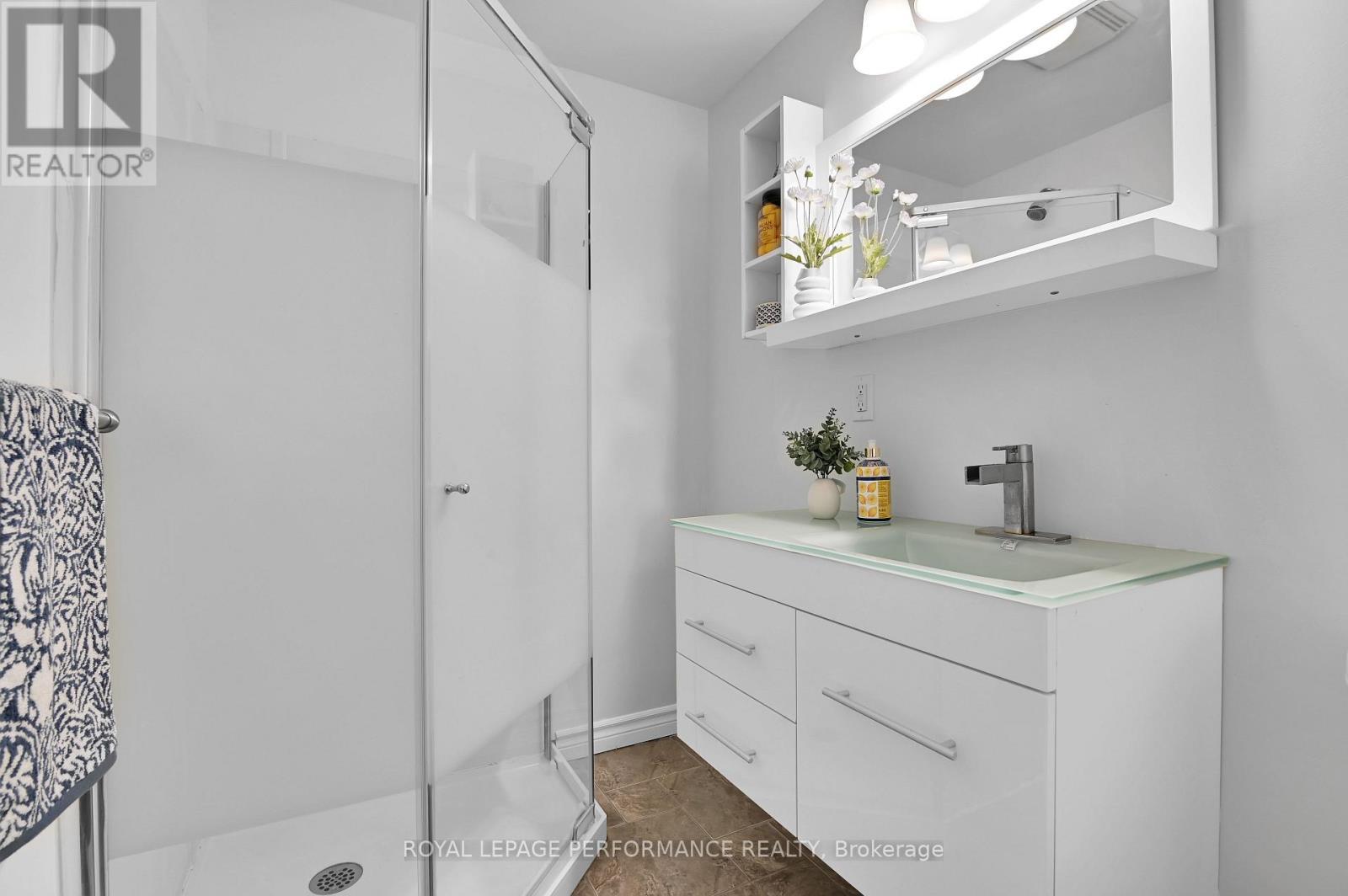 328 Pleasant Park Road, Ottawa, ON - Indoor Photo Showing Bathroom