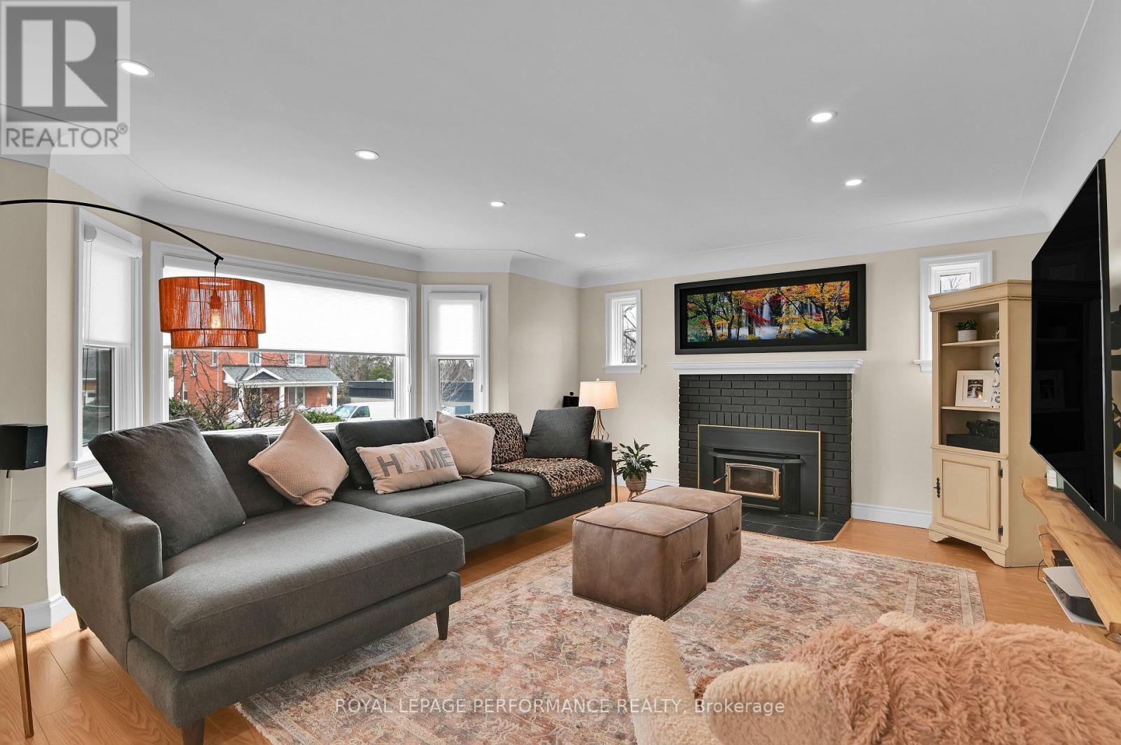 328 Pleasant Park Road, Ottawa, ON - Indoor Photo Showing Living Room With Fireplace