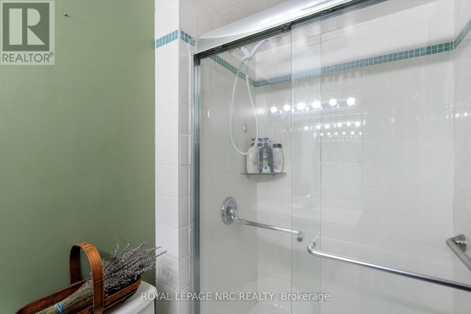 163 Pine Street S, Thorold (Thorold Downtown), ON - Indoor Photo Showing Bathroom