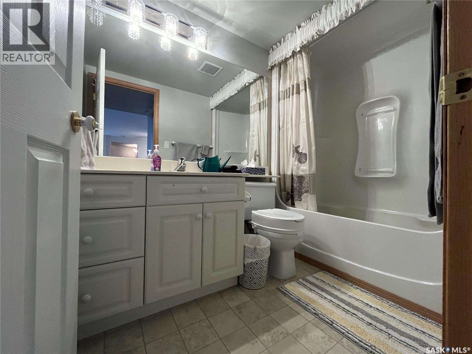 106 331 Macoun Drive, Swift Current, SK - Indoor Photo Showing Bathroom