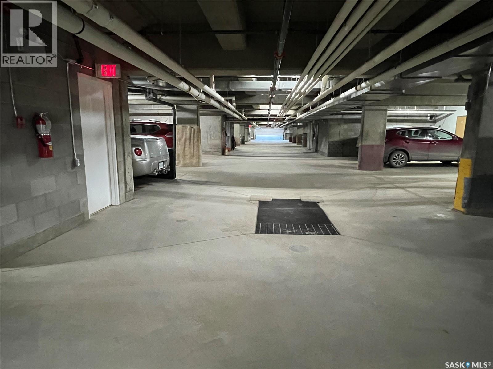 106 331 Macoun Drive, Swift Current, SK - Indoor Photo Showing Garage