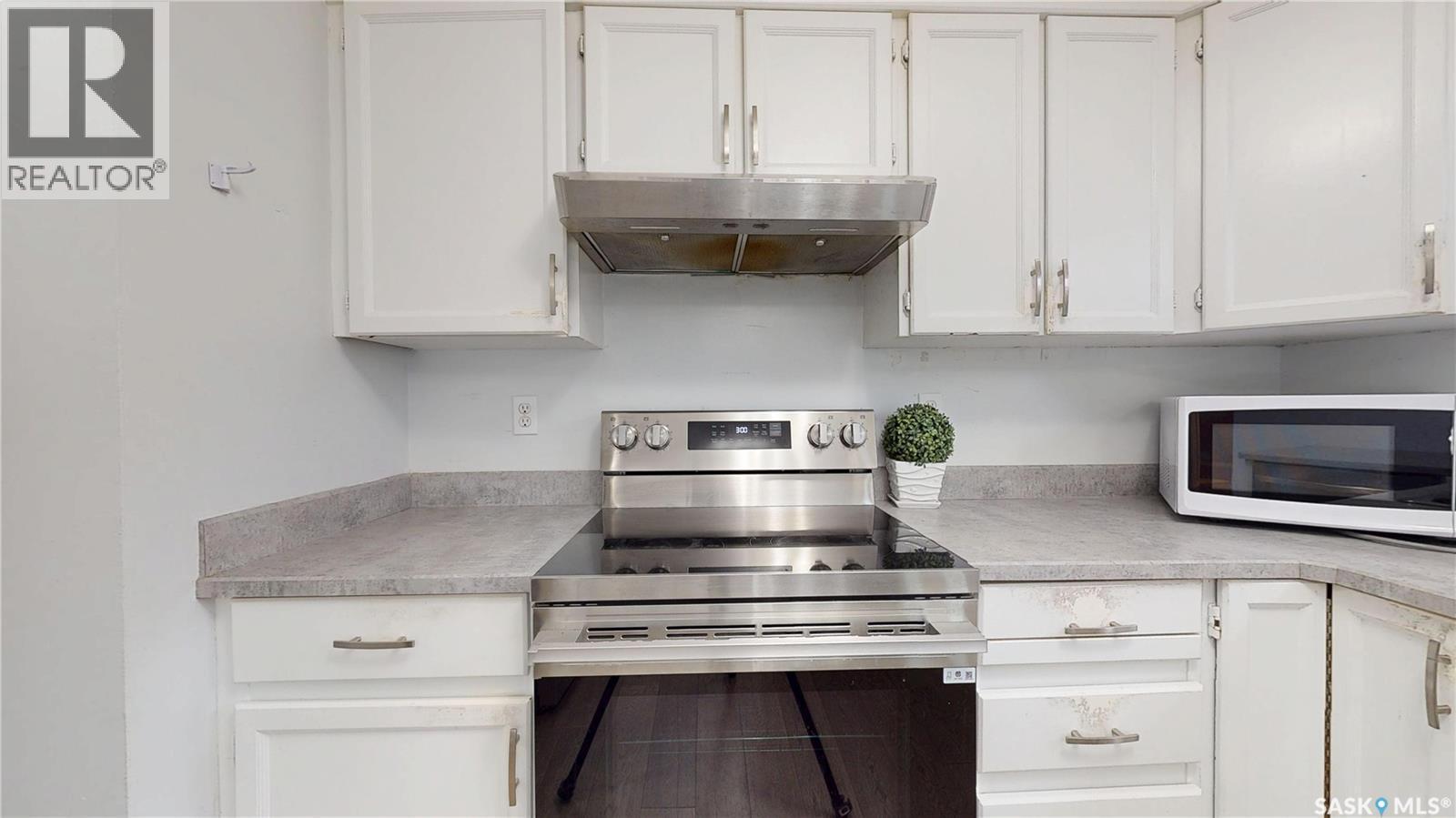 6519 Whelan Drive, Regina, SK - Indoor Photo Showing Kitchen