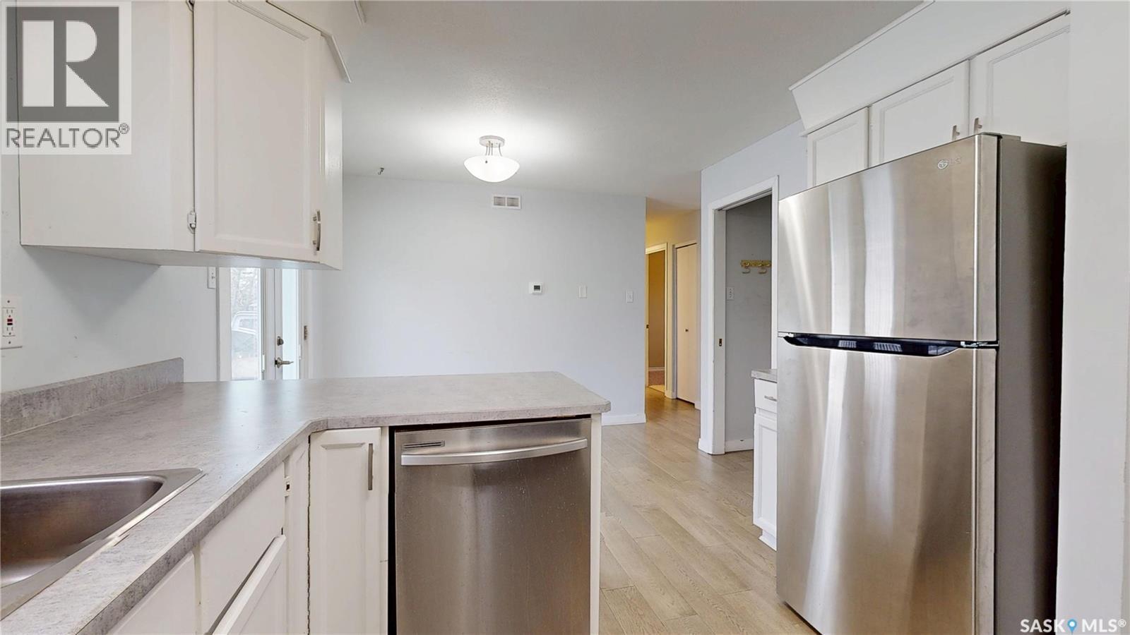 6519 Whelan Drive, Regina, SK - Indoor Photo Showing Kitchen