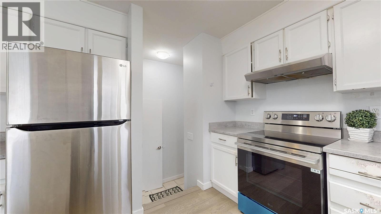 6519 Whelan Drive, Regina, SK - Indoor Photo Showing Kitchen