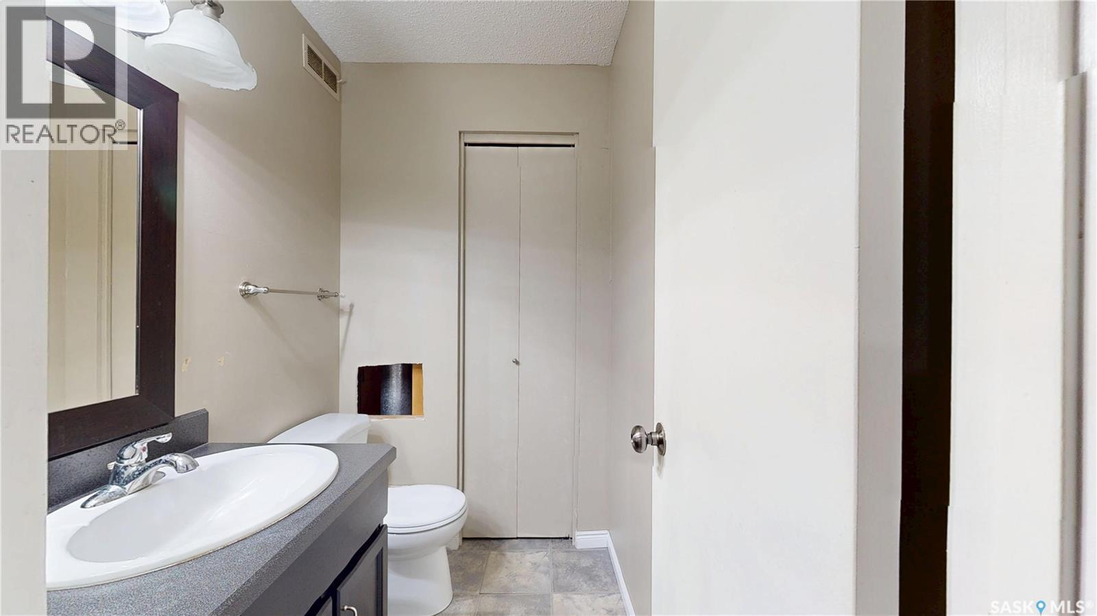 6519 Whelan Drive, Regina, SK - Indoor Photo Showing Bathroom