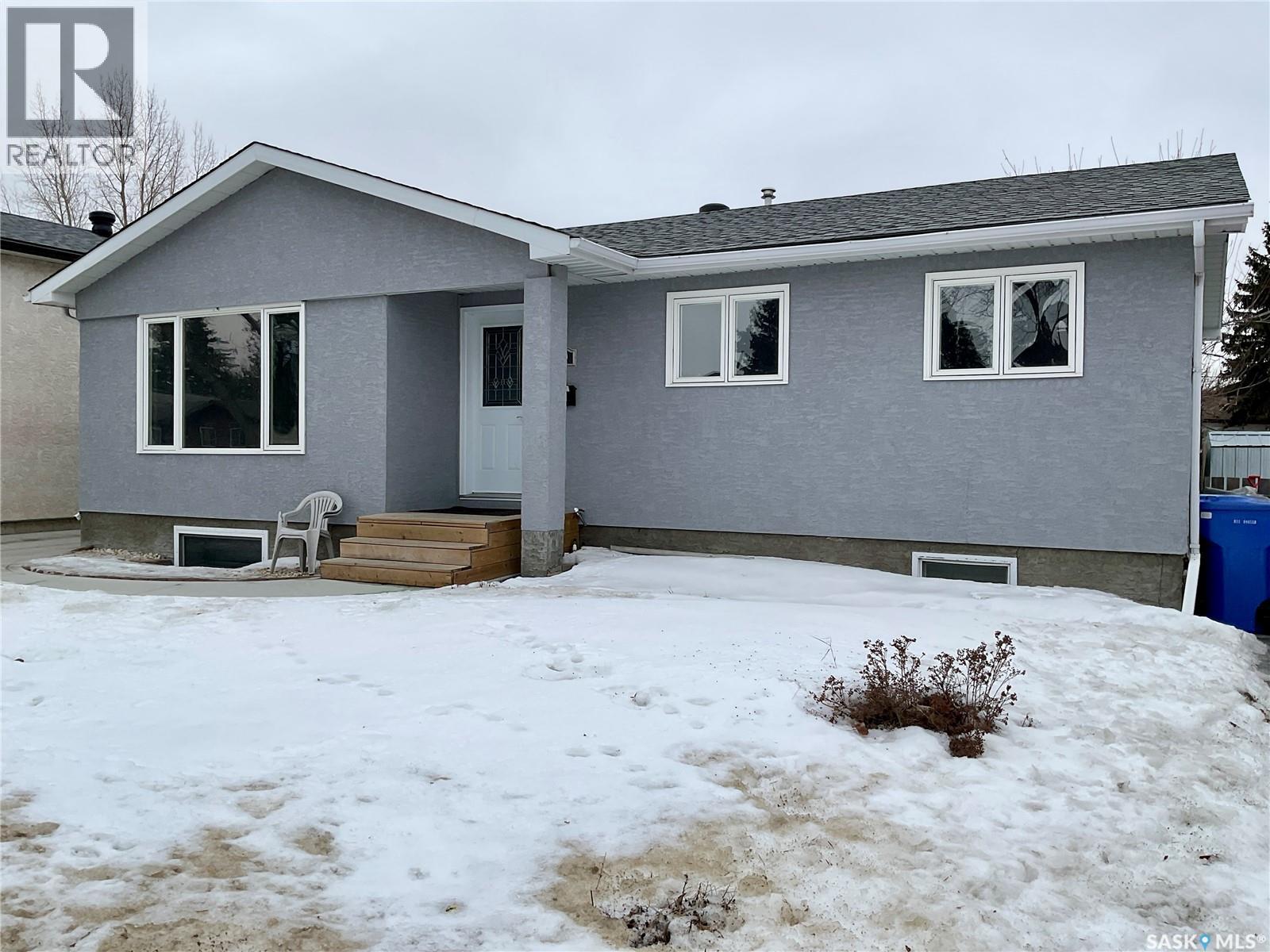 6519 Whelan Drive, Regina, SK - Outdoor With Exterior