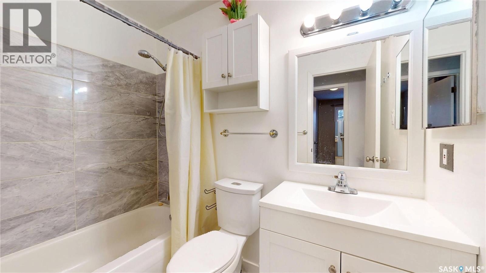 6519 Whelan Drive, Regina, SK - Indoor Photo Showing Bathroom