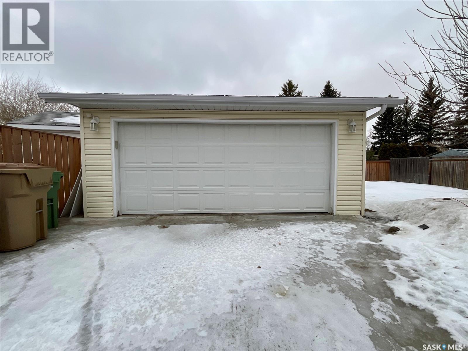 6519 Whelan Drive, Regina, SK - Outdoor