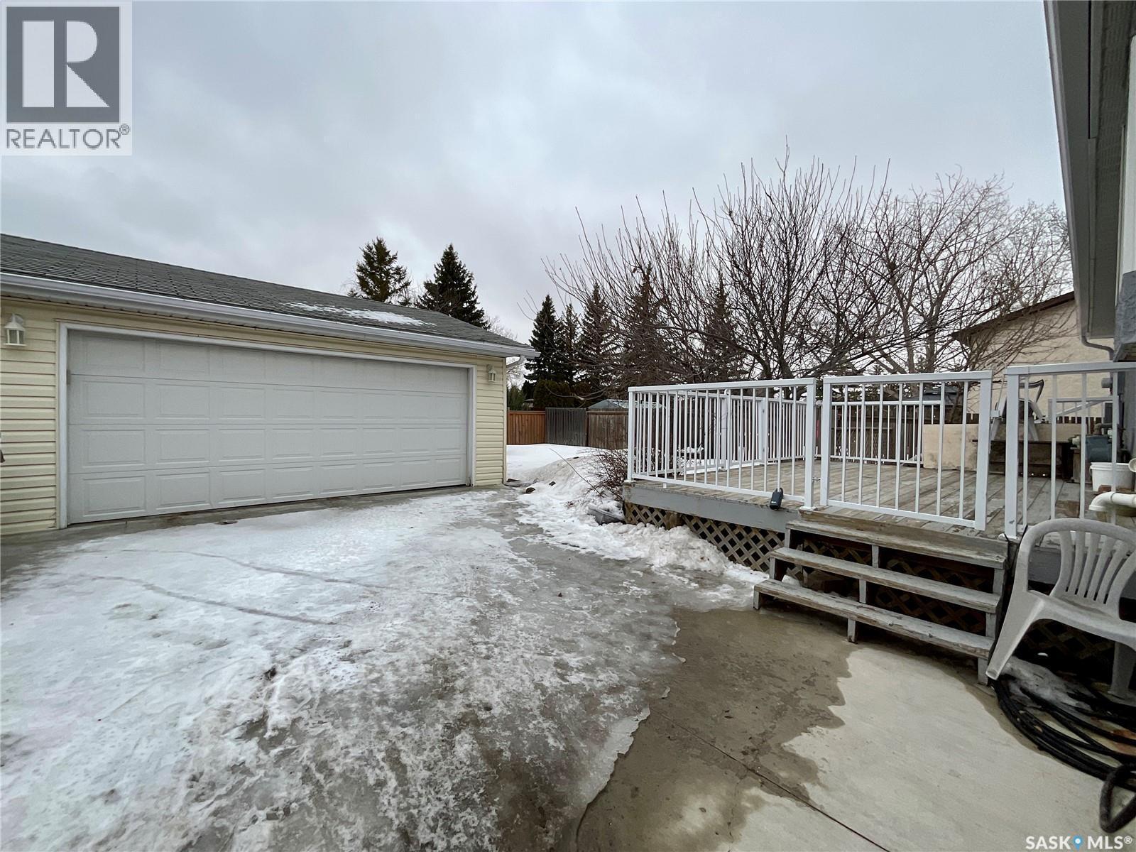 6519 Whelan Drive, Regina, SK - Outdoor