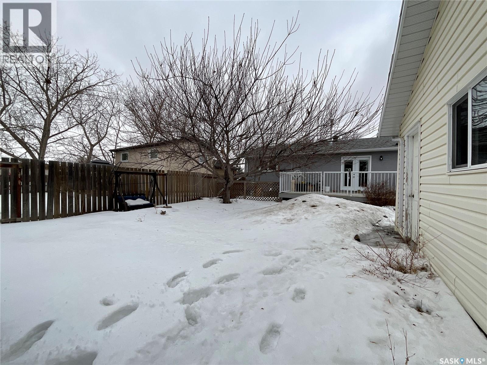6519 Whelan Drive, Regina, SK - Outdoor